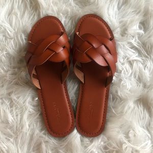 American Eagle slip on sandals